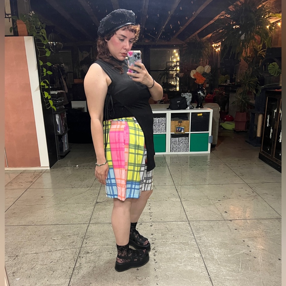 344B. Multi Color Bermuda Short - Picture 6 of 8